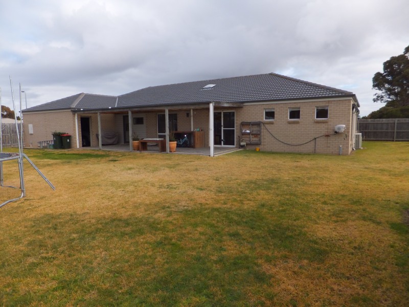 7 Lake Inlet Ave, Newlands Arm VIC 3875