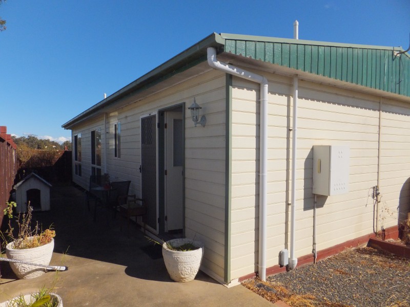 4/505 Great Alpine Rd, Sarsfield VIC 3875