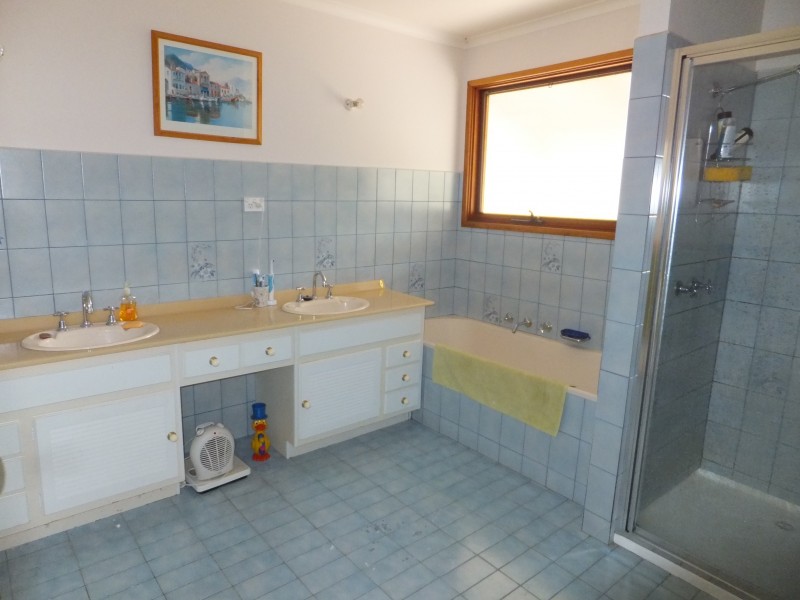 76 Eleven Mile Rd, Sarsfield VIC 3875
