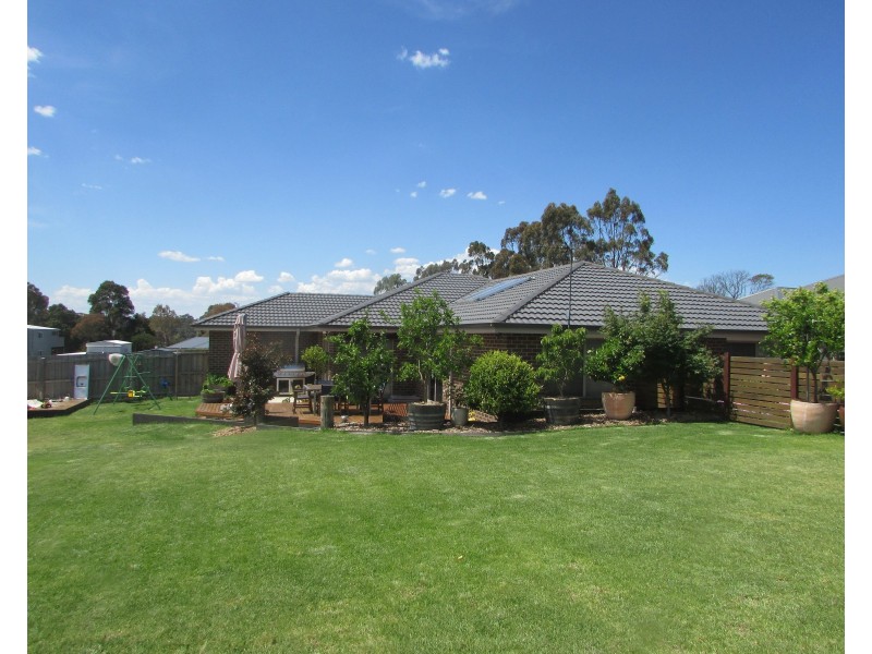14 Village Fair Dr, Newlands Arm VIC 3875