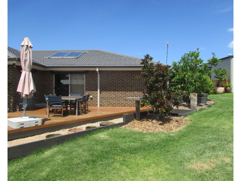 14 Village Fair Dr, Newlands Arm VIC 3875