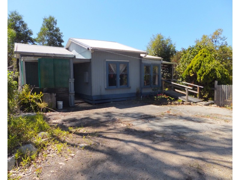 16 Gorge Rd, Nowa Nowa VIC 3887