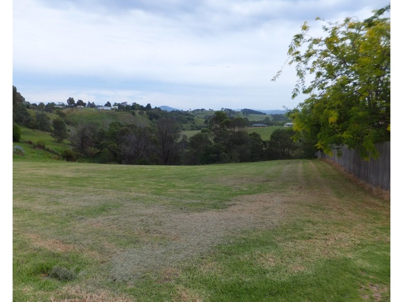 9 The Boulevarde, Bairnsdale VIC 3875