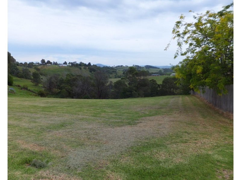 9 The Boulevarde, Bairnsdale VIC 3875