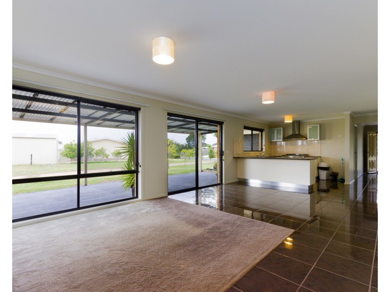8 Lake Tide Ave, Newlands Arm VIC 3875