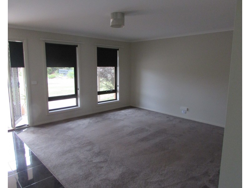 8 Lake Tide Ave, Newlands Arm VIC 3875