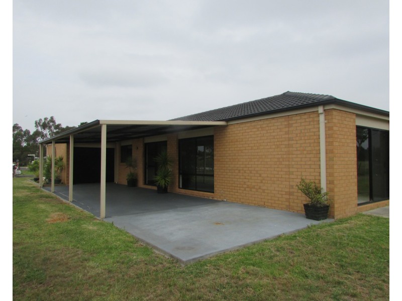 8 Lake Tide Ave, Newlands Arm VIC 3875