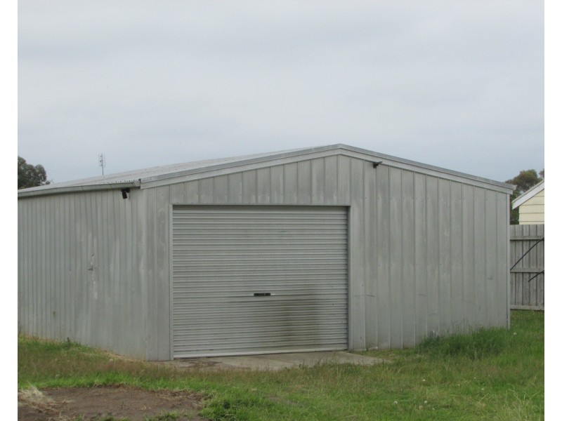 8 Lake Tide Ave, Newlands Arm VIC 3875