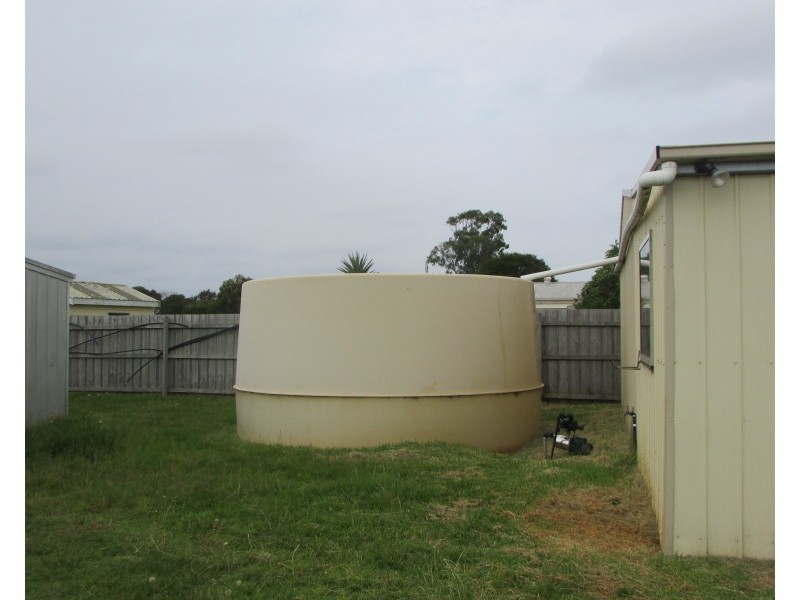 8 Lake Tide Ave, Newlands Arm VIC 3875