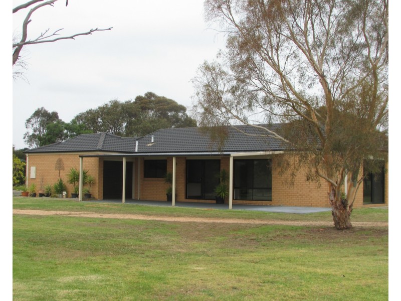 8 Lake Tide Ave, Newlands Arm VIC 3875