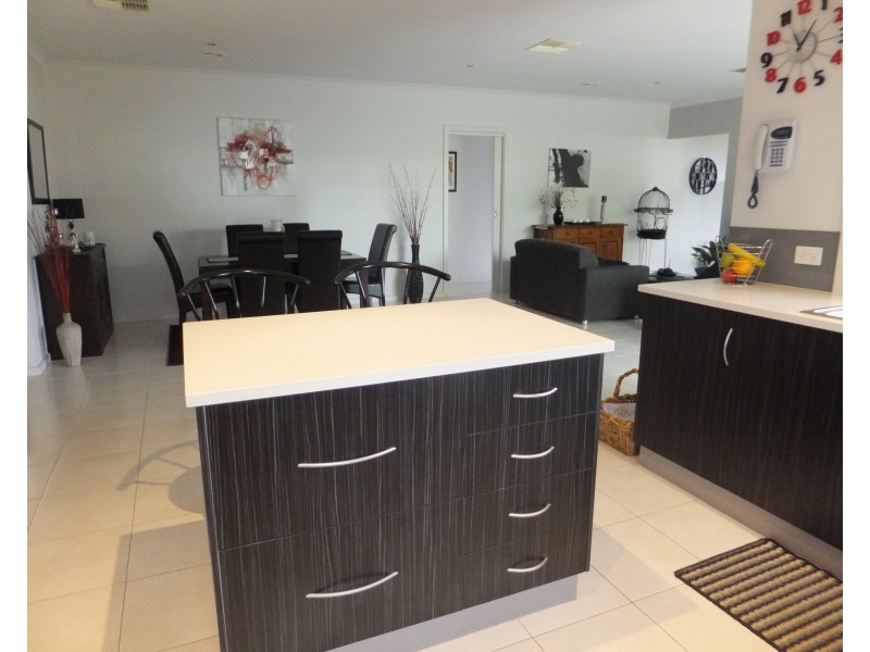 51 Flinns Rd, Bairnsdale VIC 3875