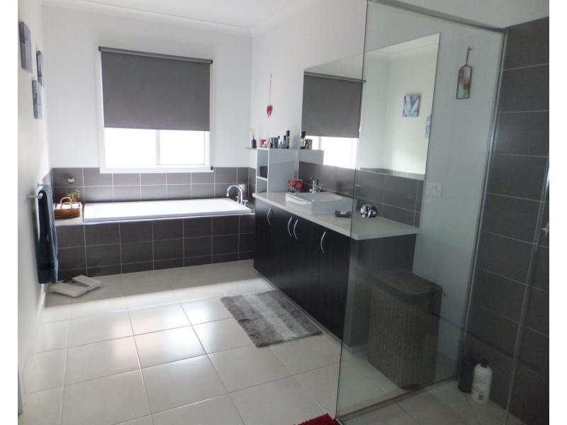 51 Flinns Rd, Bairnsdale VIC 3875