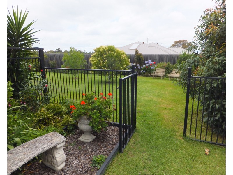 51 Flinns Rd, Bairnsdale VIC 3875