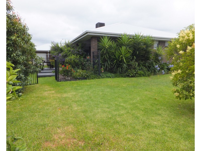 51 Flinns Rd, Bairnsdale VIC 3875