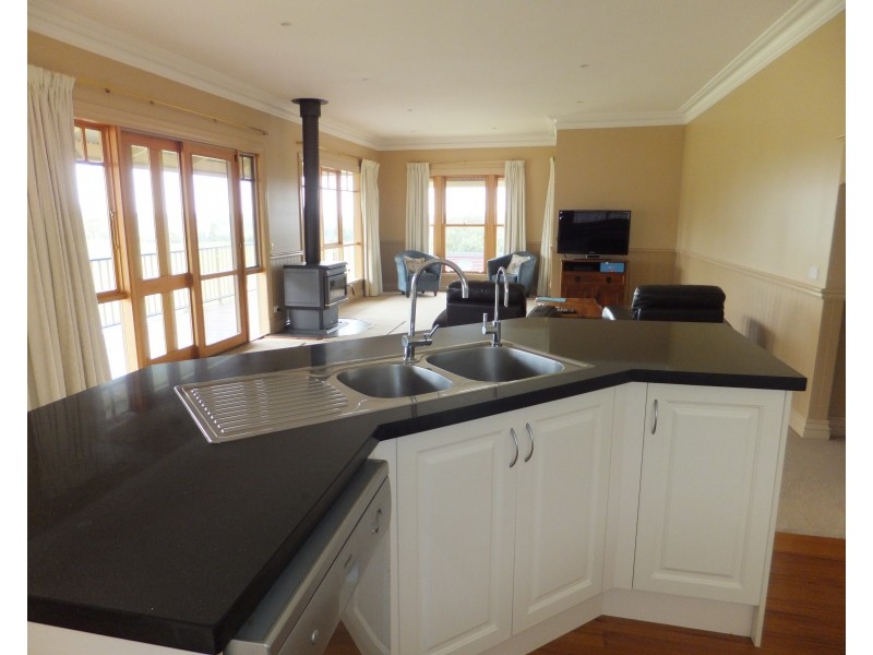 70 Great Alpine Rd, Bruthen VIC 3885