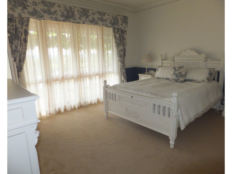 70 Great Alpine Rd, Bruthen VIC 3885