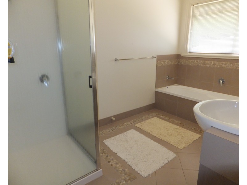 70 Great Alpine Rd, Bruthen VIC 3885