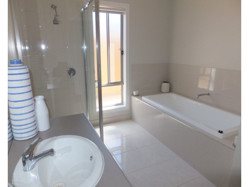 37 Len Cook Drive, Bairnsdale VIC 3875