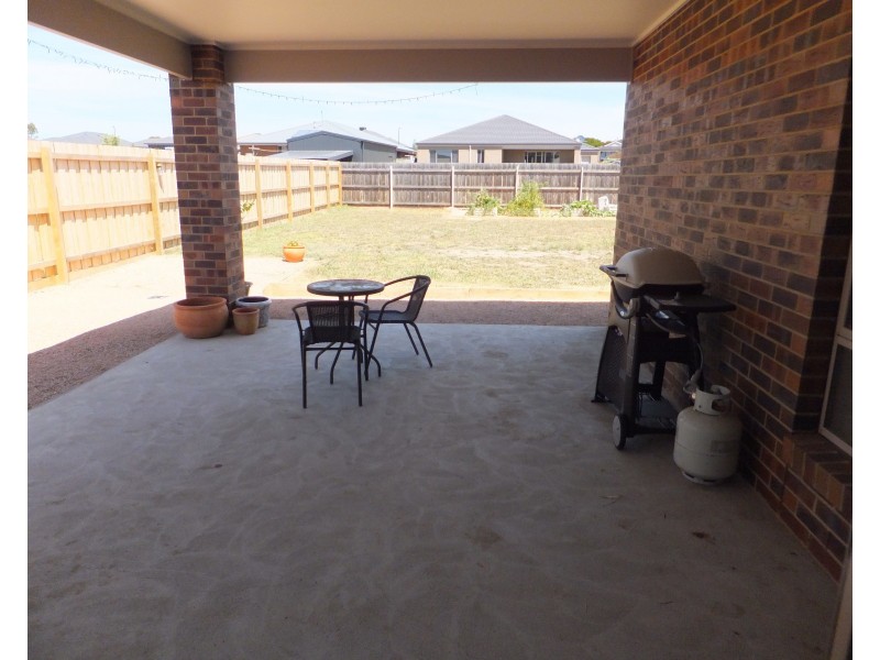 37 Len Cook Drive, Bairnsdale VIC 3875