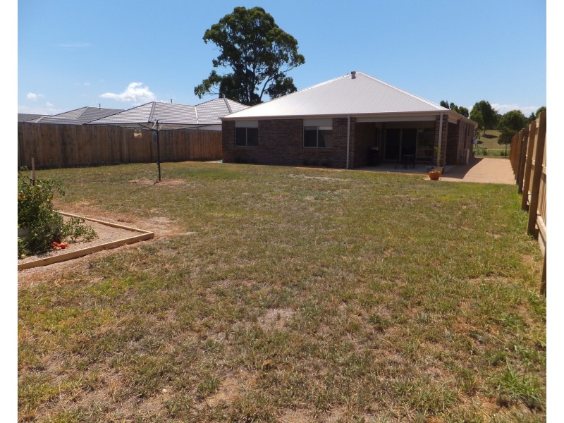 37 Len Cook Drive, Bairnsdale VIC 3875