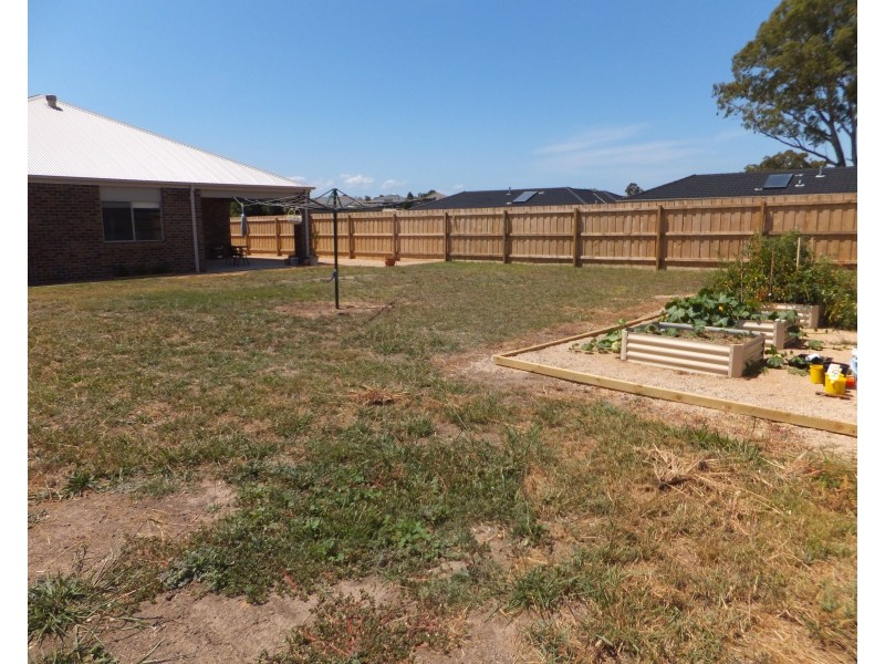 37 Len Cook Drive, Bairnsdale VIC 3875