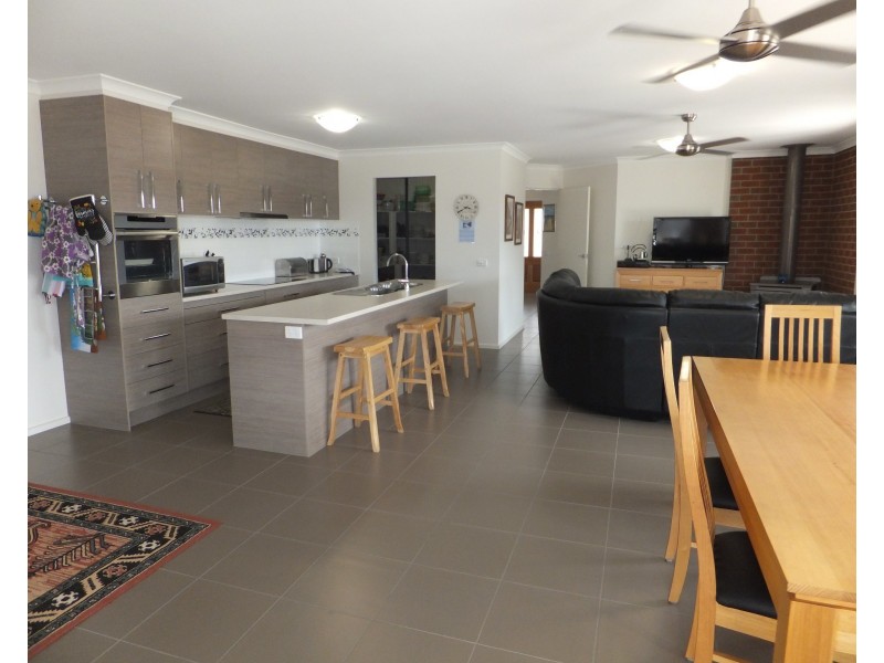 14 Westbury Way, Lakes Entrance VIC 3909