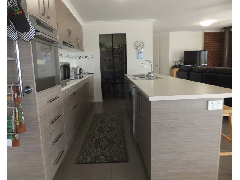 14 Westbury Way, Lakes Entrance VIC 3909