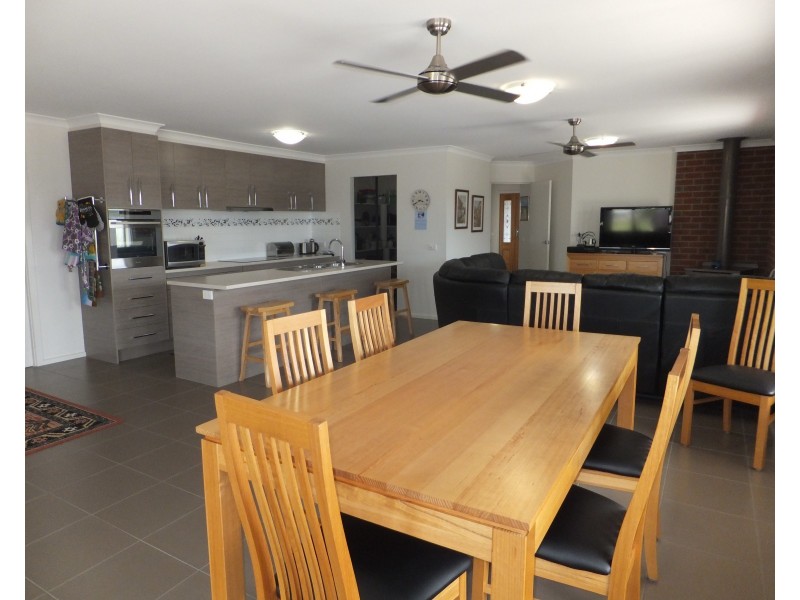 14 Westbury Way, Lakes Entrance VIC 3909