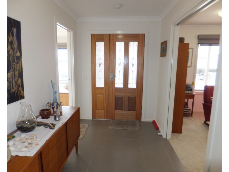 14 Westbury Way, Lakes Entrance VIC 3909