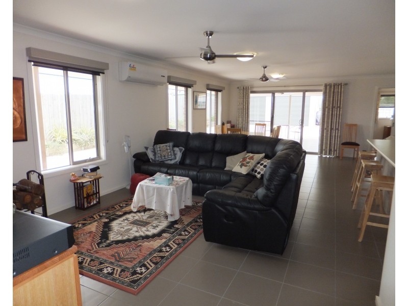 14 Westbury Way, Lakes Entrance VIC 3909