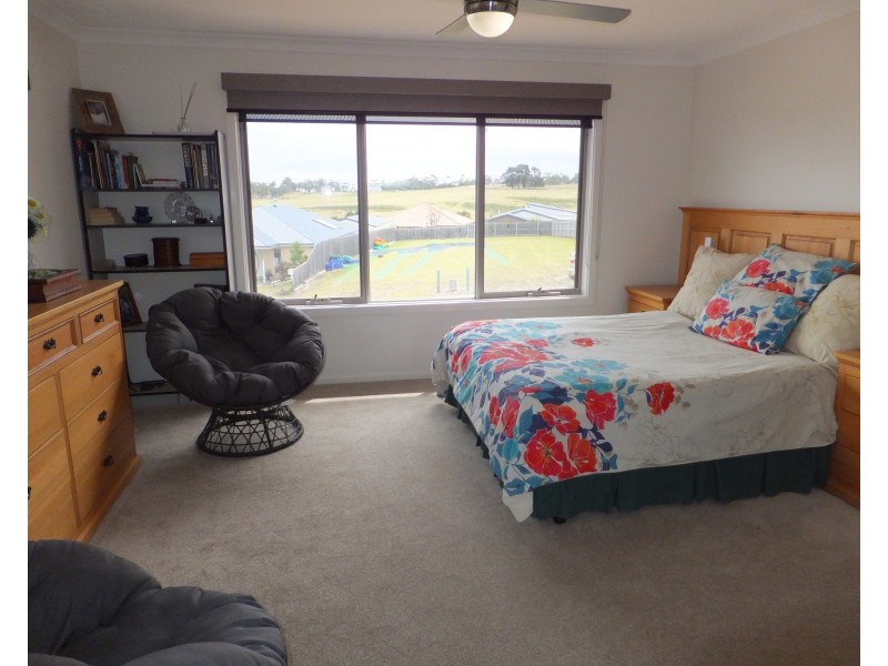 14 Westbury Way, Lakes Entrance VIC 3909