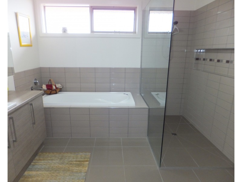 14 Westbury Way, Lakes Entrance VIC 3909