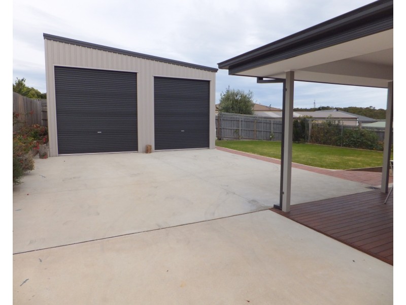 14 Westbury Way, Lakes Entrance VIC 3909