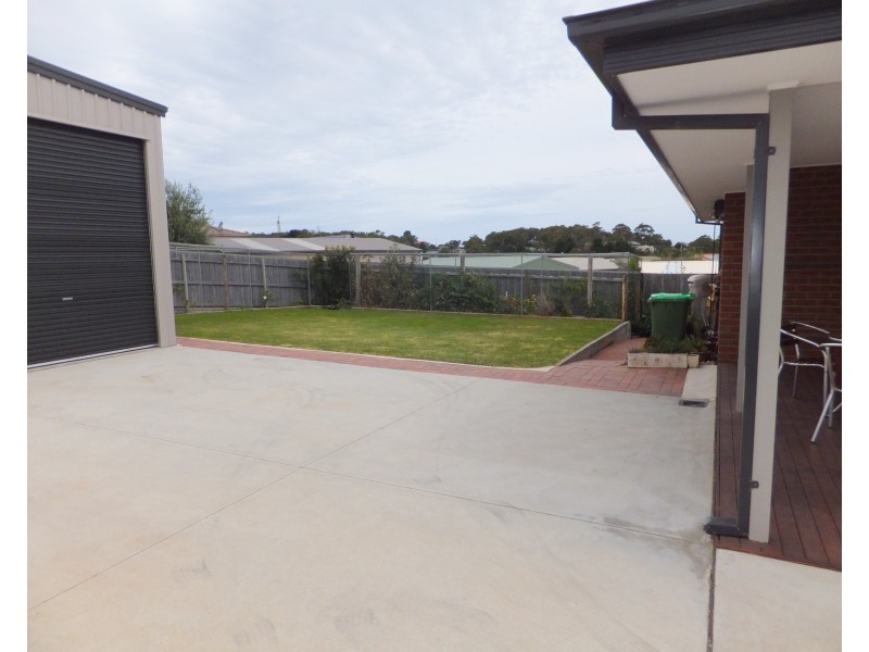 14 Westbury Way, Lakes Entrance VIC 3909