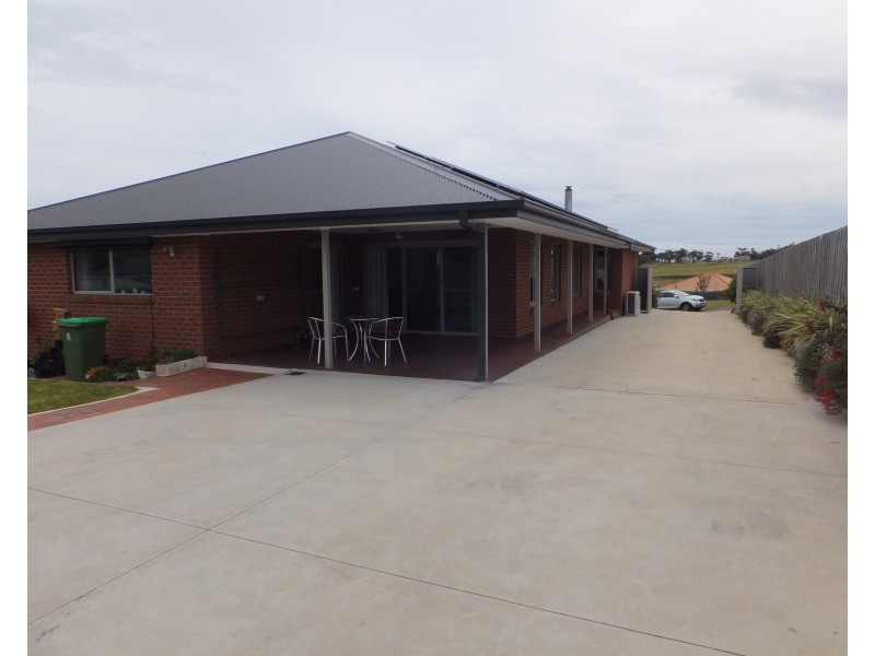 14 Westbury Way, Lakes Entrance VIC 3909
