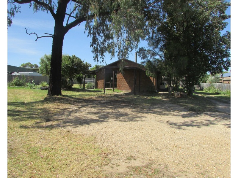 13 Wy Yung Hts, Wy Yung VIC 3875