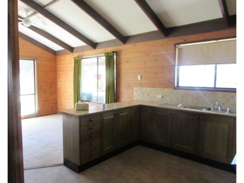 13 Wy Yung Hts, Wy Yung VIC 3875