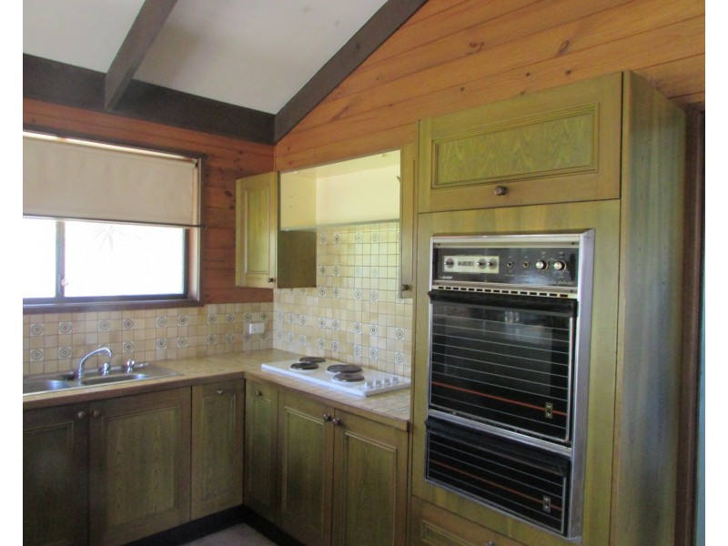 13 Wy Yung Hts, Wy Yung VIC 3875