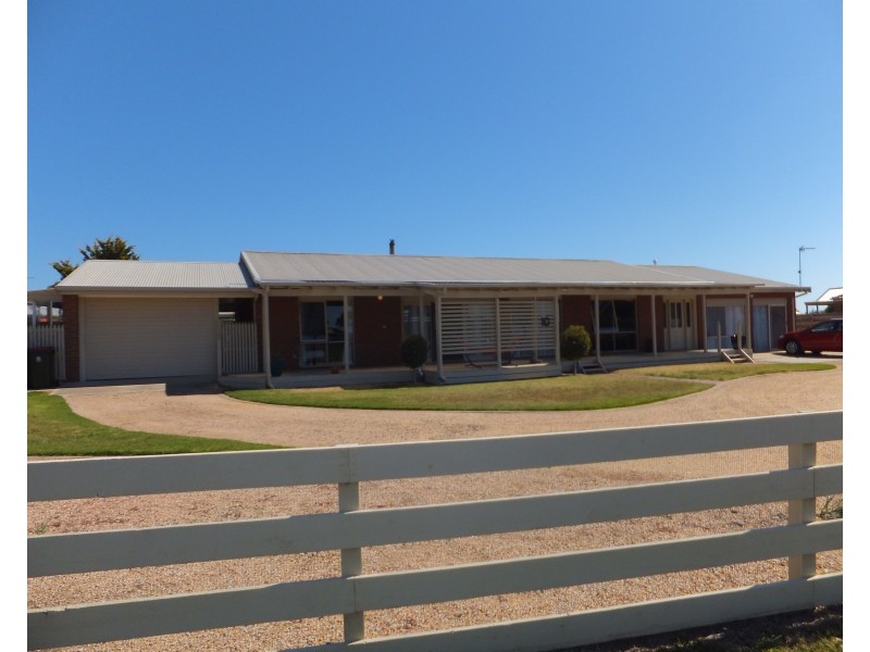 10 Lake Inlet Ave, Newlands Arm VIC 3875