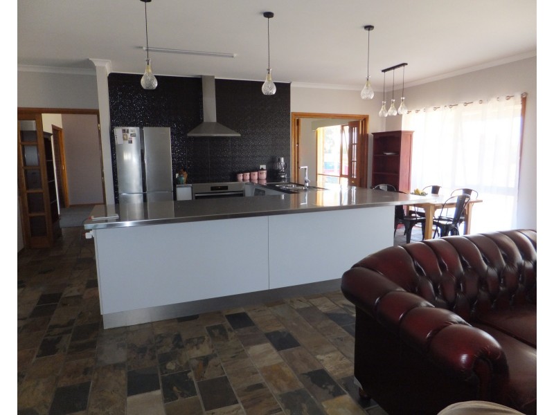 10 Lake Inlet Ave, Newlands Arm VIC 3875