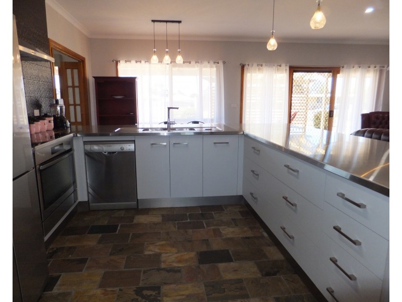 10 Lake Inlet Ave, Newlands Arm VIC 3875