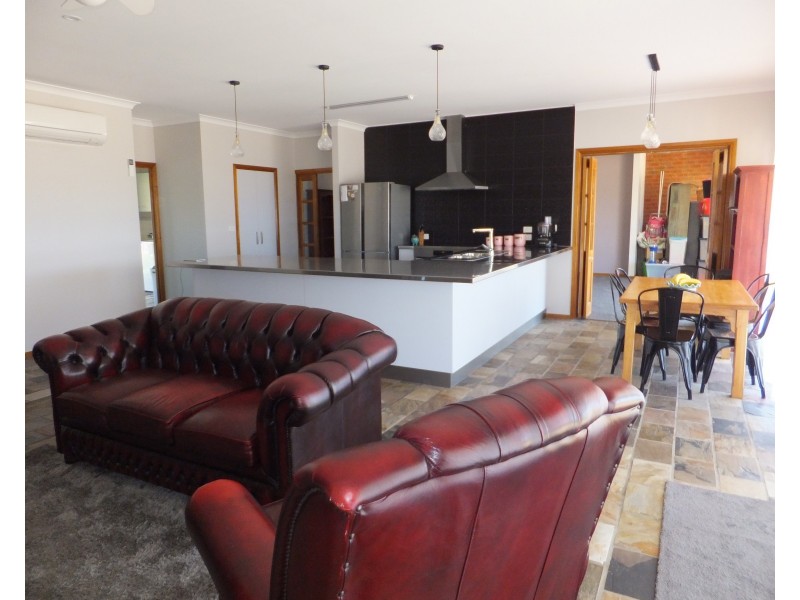 10 Lake Inlet Ave, Newlands Arm VIC 3875