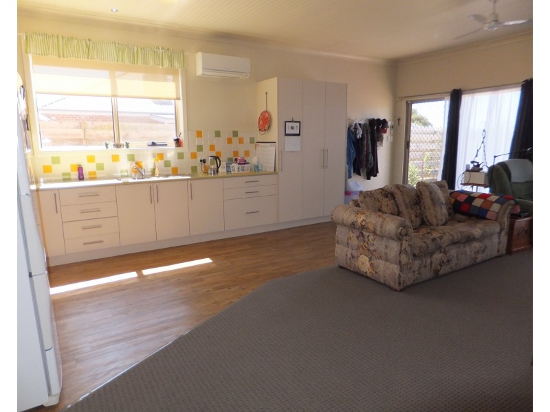 10 Lake Inlet Ave, Newlands Arm VIC 3875