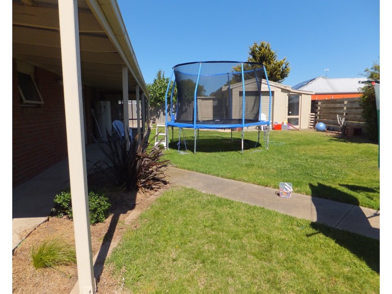 10 Lake Inlet Ave, Newlands Arm VIC 3875