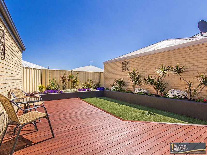 33 Lascelles Circus, Lakelands WA 6180