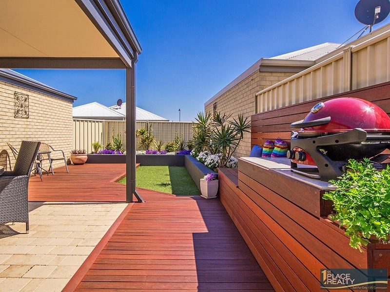 33 Lascelles Circus, Lakelands WA 6180