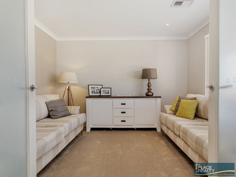 33 Lascelles Circus, Lakelands WA 6180