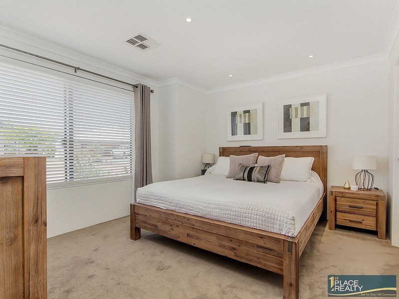 33 Lascelles Circus, Lakelands WA 6180