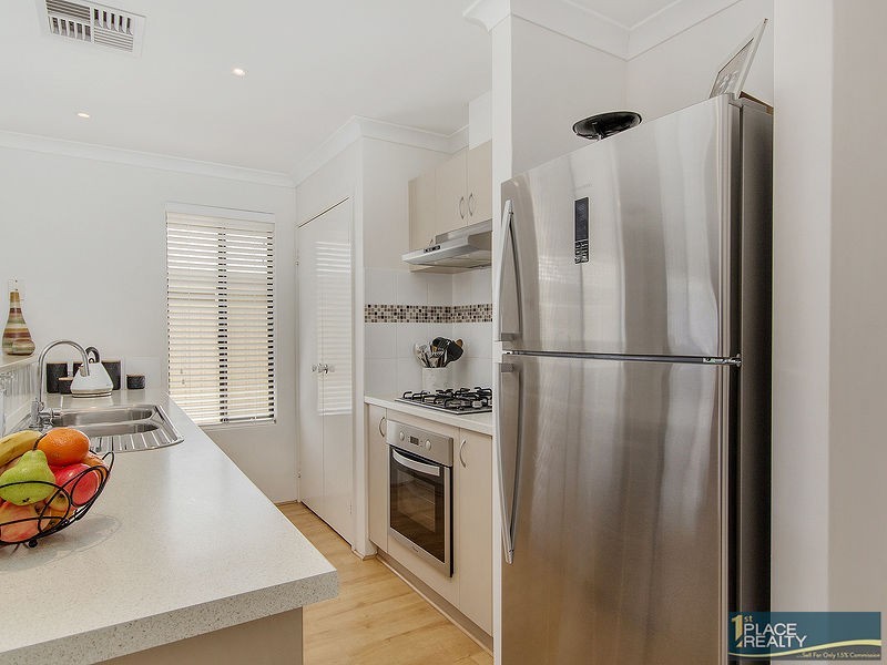 33 Lascelles Circus, Lakelands WA 6180