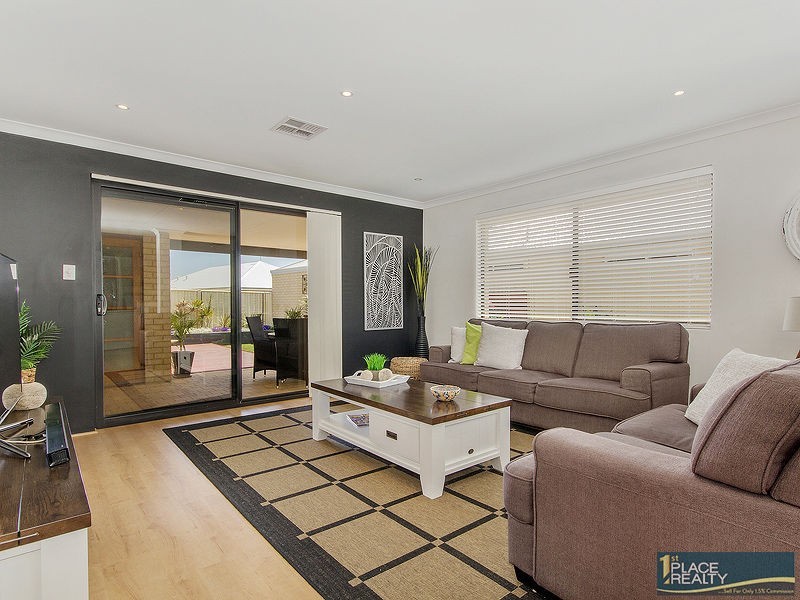 33 Lascelles Circus, Lakelands WA 6180